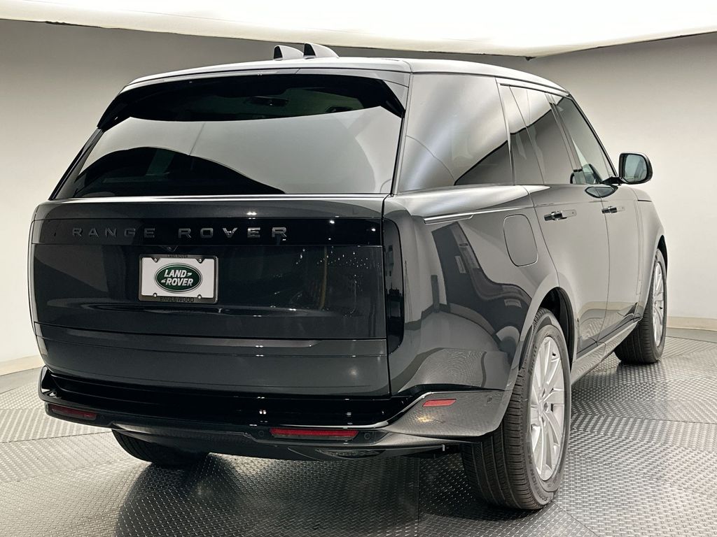 2025 Land Rover Range Rover SE 2