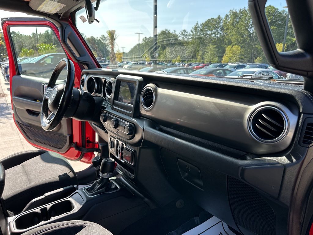 2020 Jeep Wrangler Unlimited Sahara 33