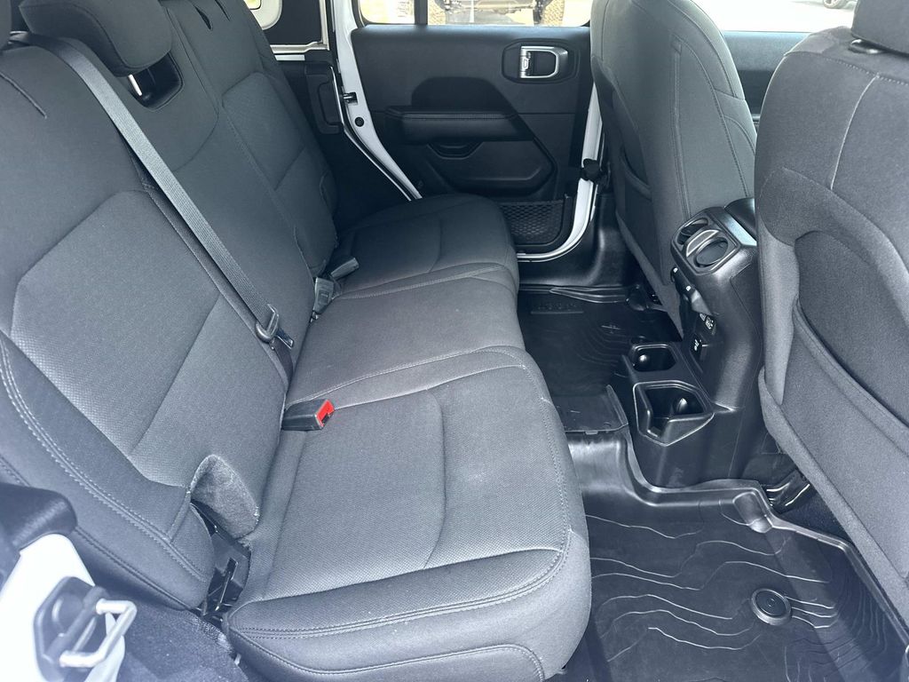 Used 2022 White Jeep Unlimited Sahara image 14