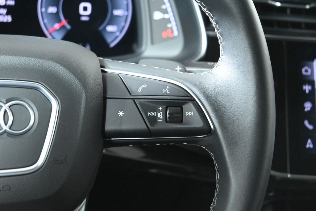 Thumbnail: 2025 Audi Q7 - 16