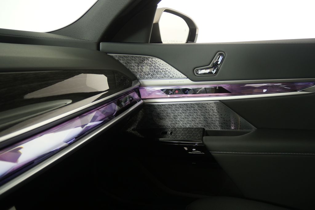 Thumbnail: 2026 BMW 7 Series - 26