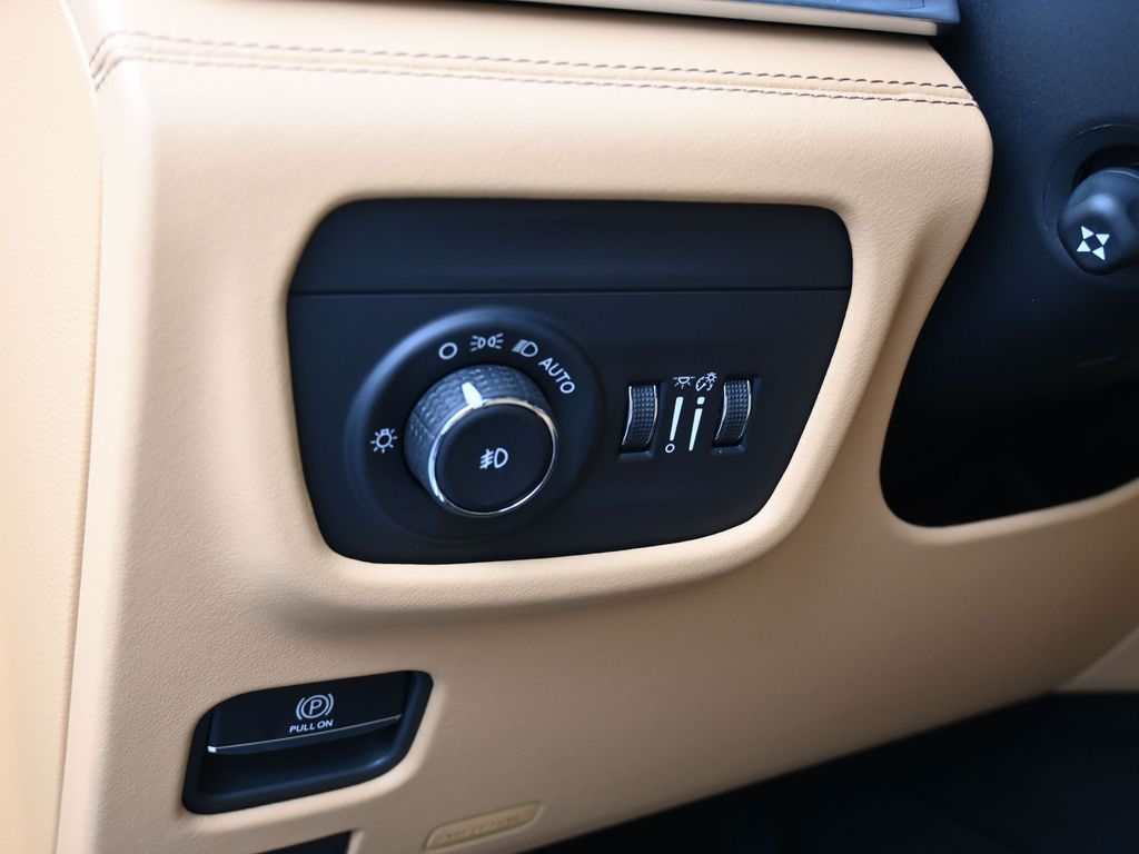 New 2025 Silver Zynith Jeep Summit image 16