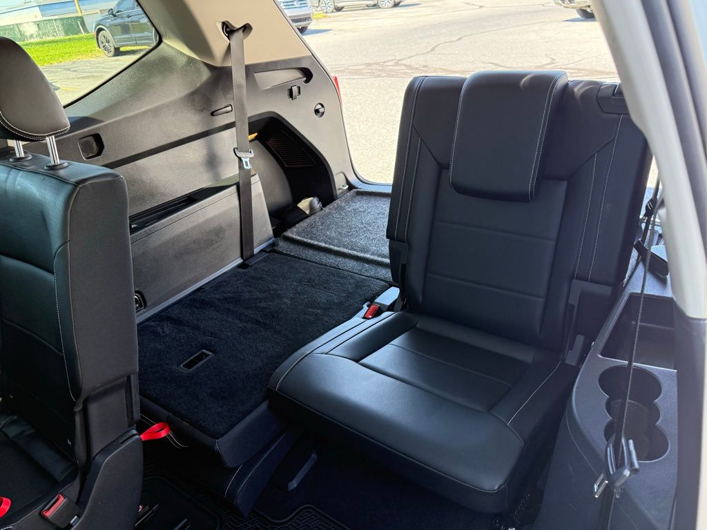 2022 Volkswagen Atlas 3.6L V6 SE w/Technology White at Sutliff Volkswagen