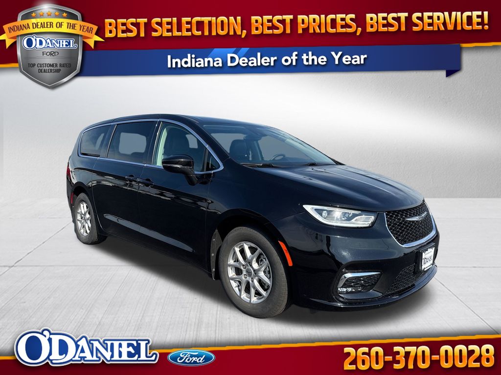 Diamond Black Crystal Pearlcoat 2024 Chrysler Pacifica Minivan Front-Wheel Drive 9-Speed Automatic