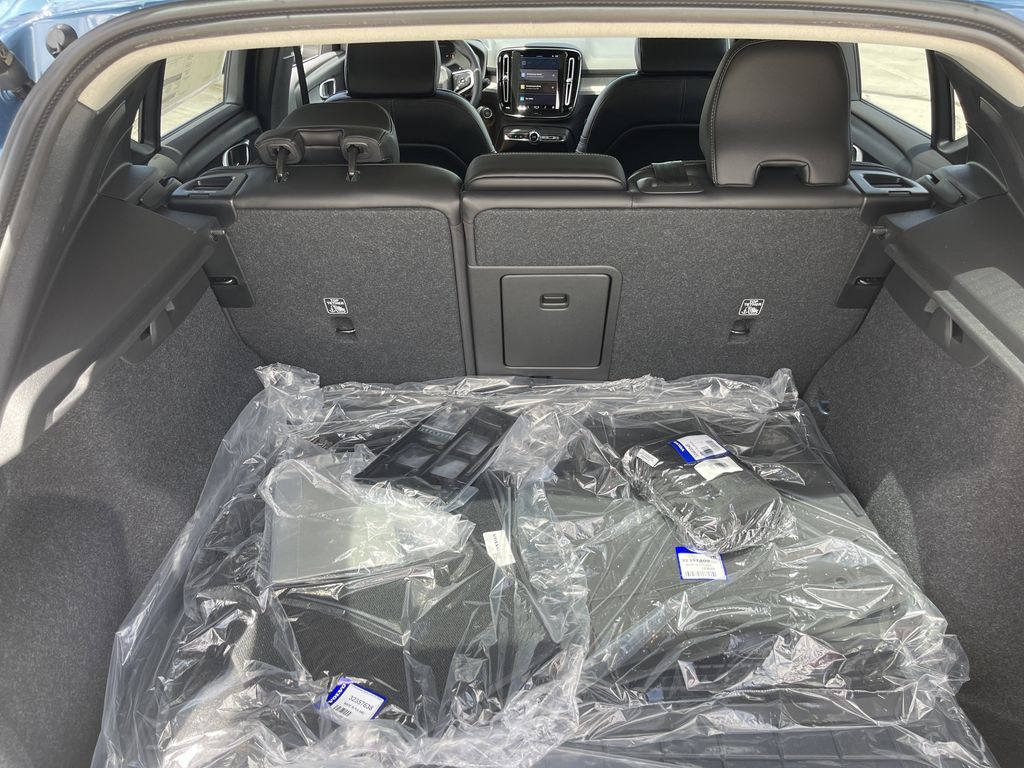 2025 Volvo XC40 B5 Core photo