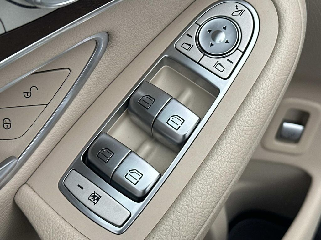 Thumbnail: 2018 Mercedes-Benz GLC - 31