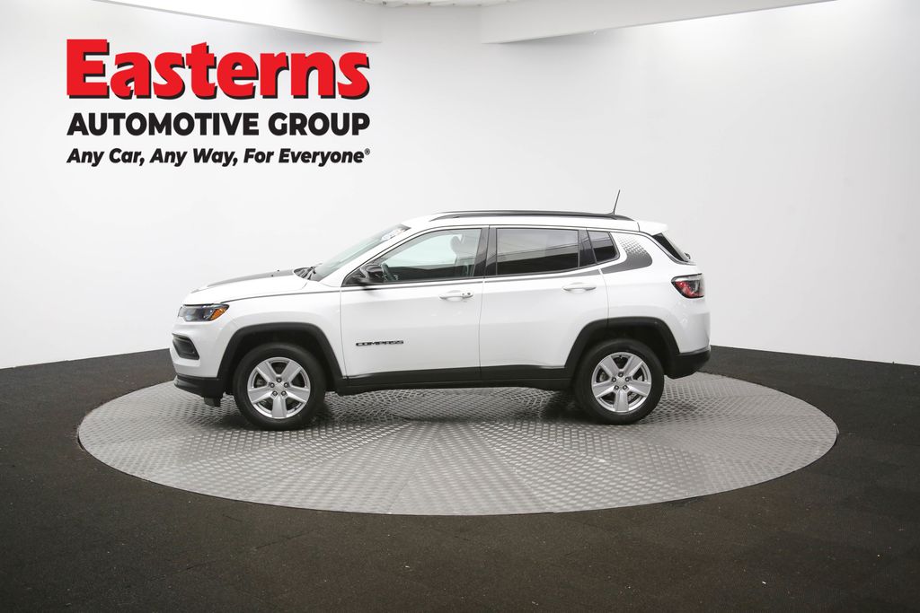 Used 2022 White Jeep Latitude image 57