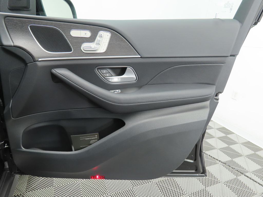 Thumbnail: 2026 Mercedes-Benz GLE - 25