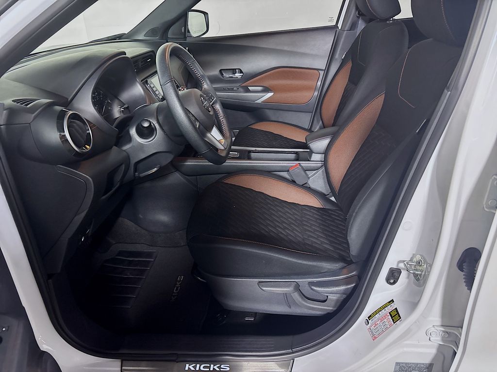 2021 Nissan Kicks SR