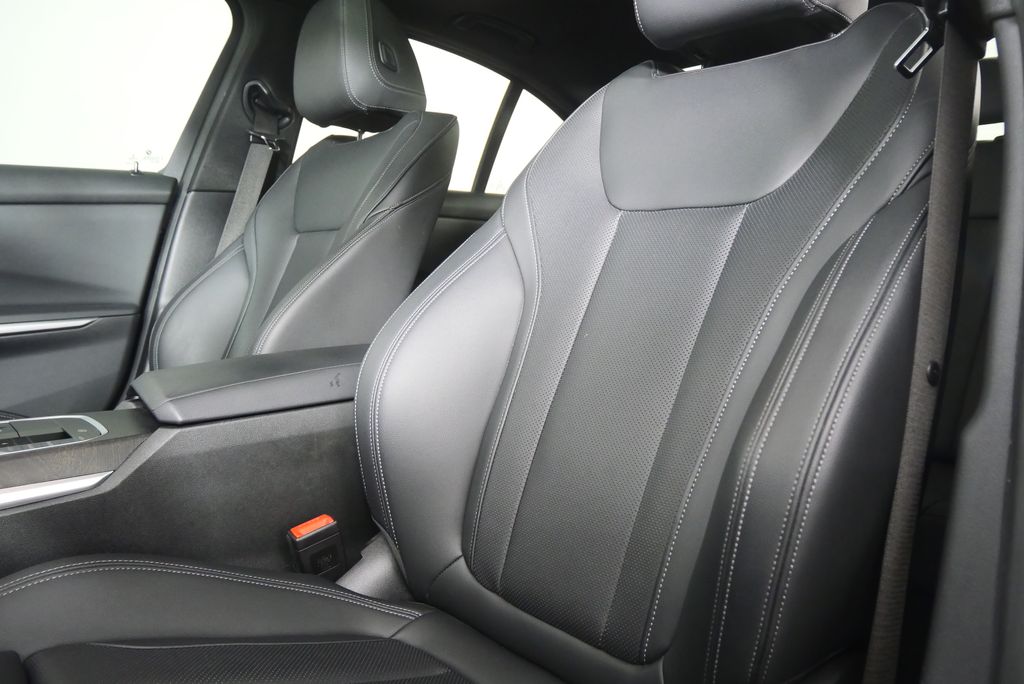 Thumbnail: 2023 BMW 3 Series - 10