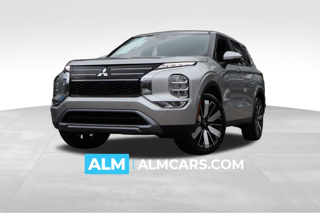 2025 Mitsubishi Outlander SE's photo