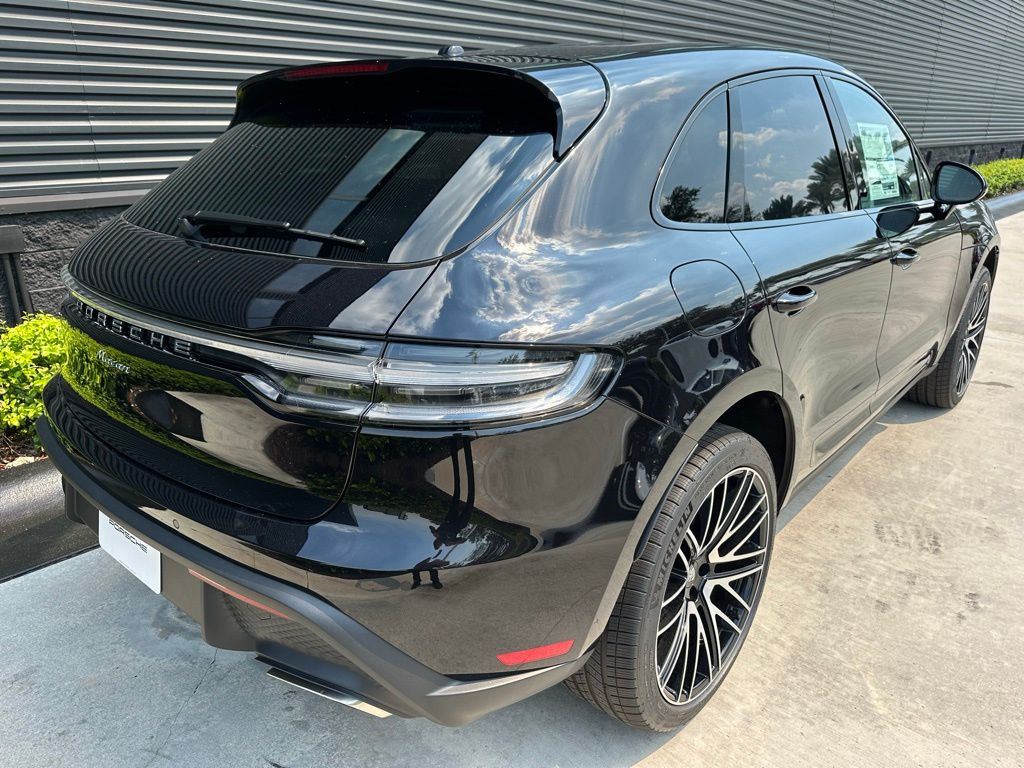 Thumbnail: 2026 Porsche Macan - 10