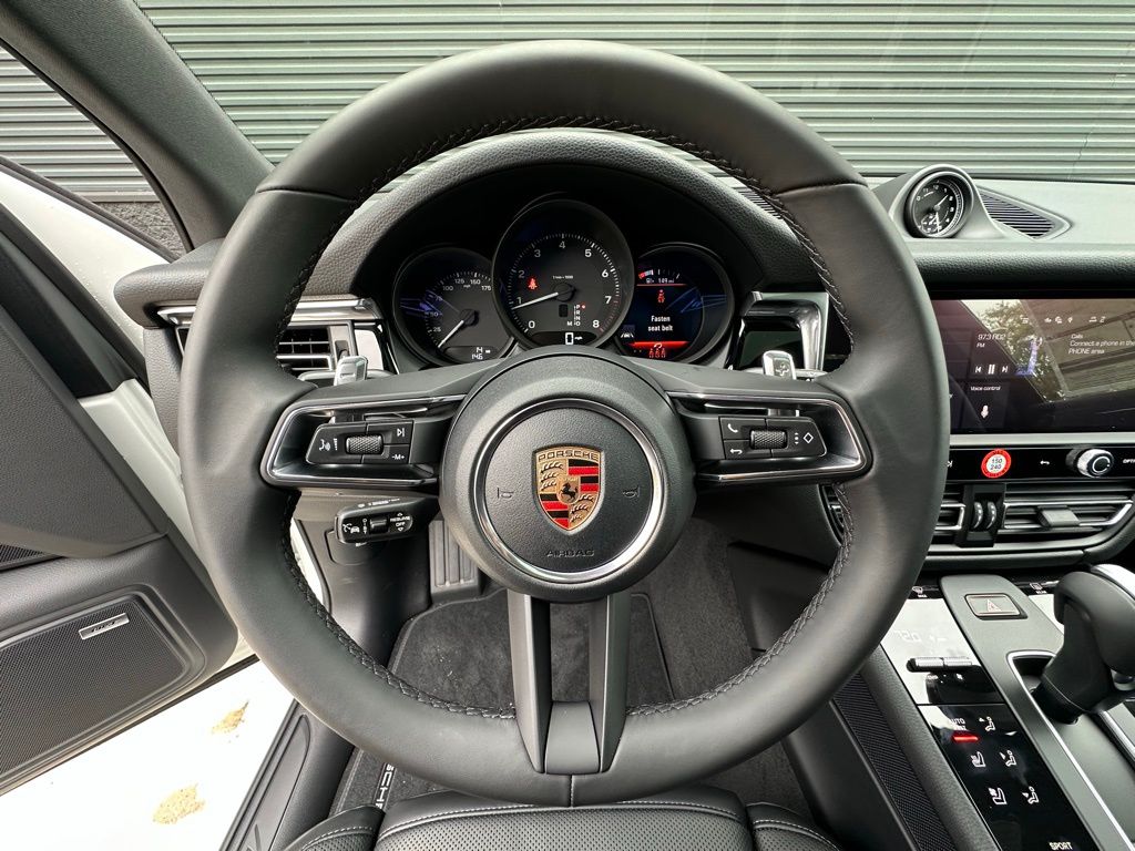 Thumbnail: 2026 Porsche Macan - 15