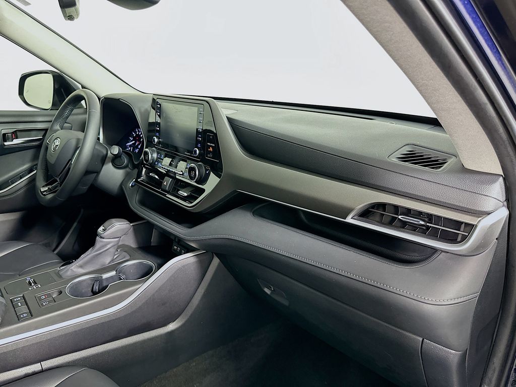 Thumbnail: 2020 Toyota Highlander - 30