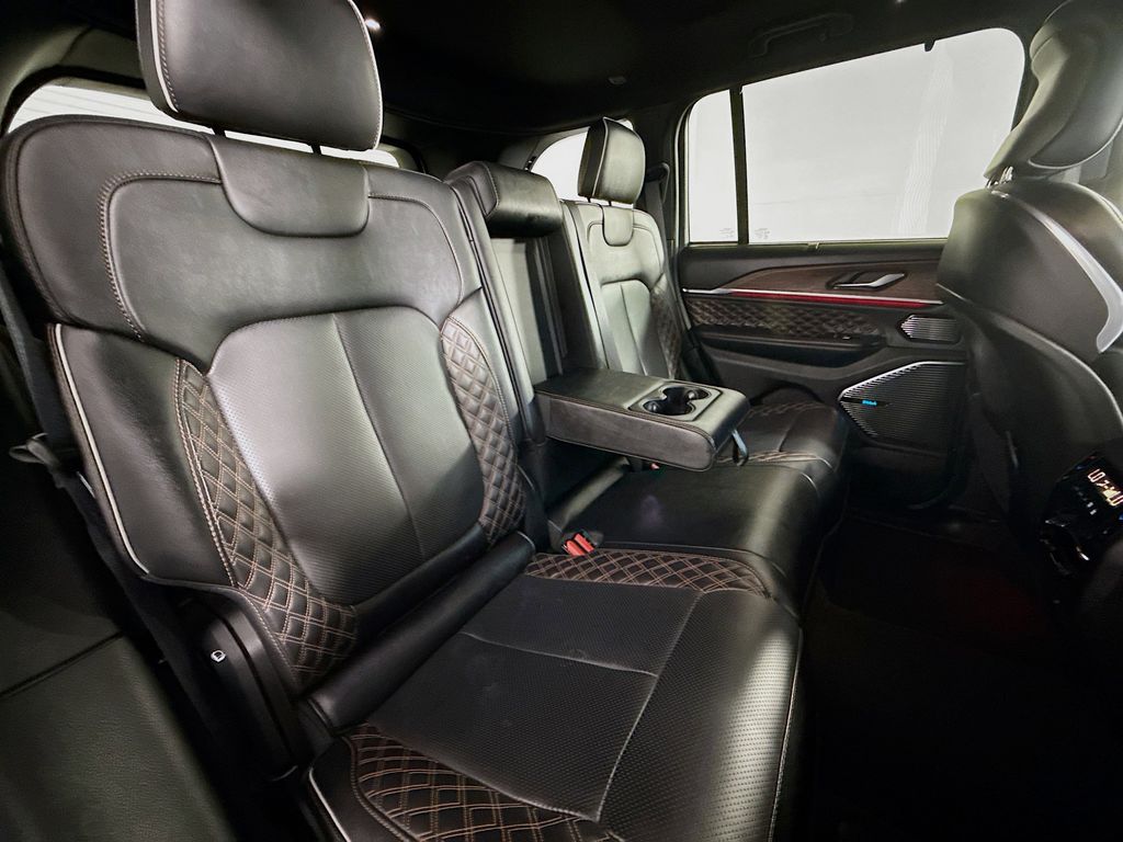 Thumbnail: 2022 Jeep Grand Cherokee - 28