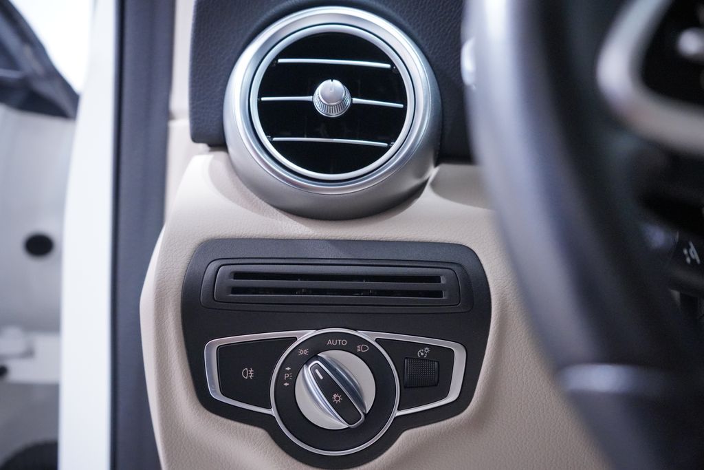 Thumbnail: 2021 Mercedes-Benz GLC - 21