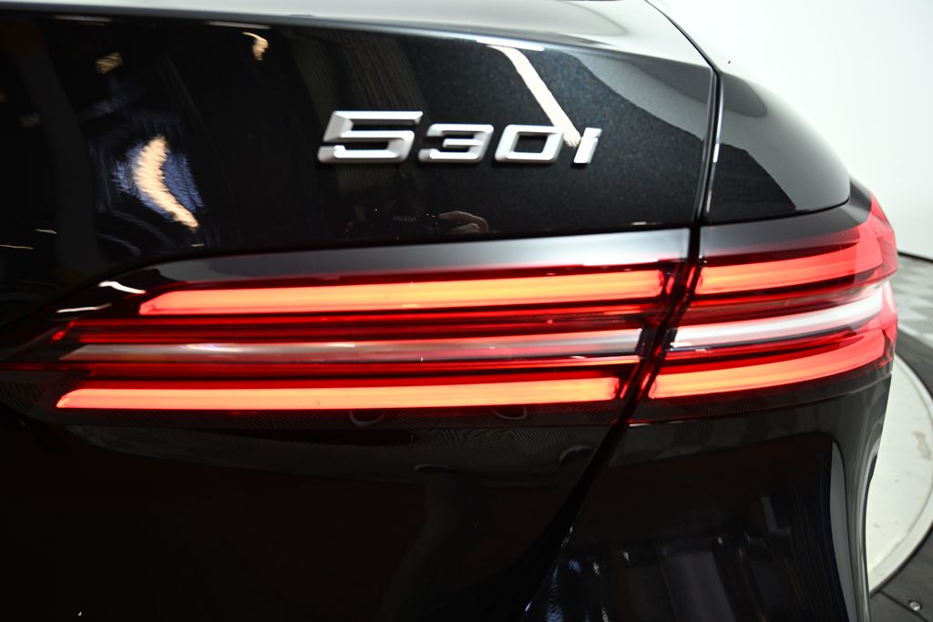 Thumbnail: 2025 BMW 5 Series - 11