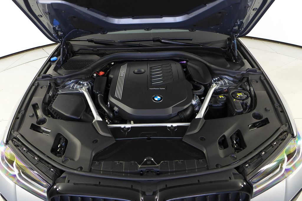 Thumbnail: 2023 BMW 5 Series - 6