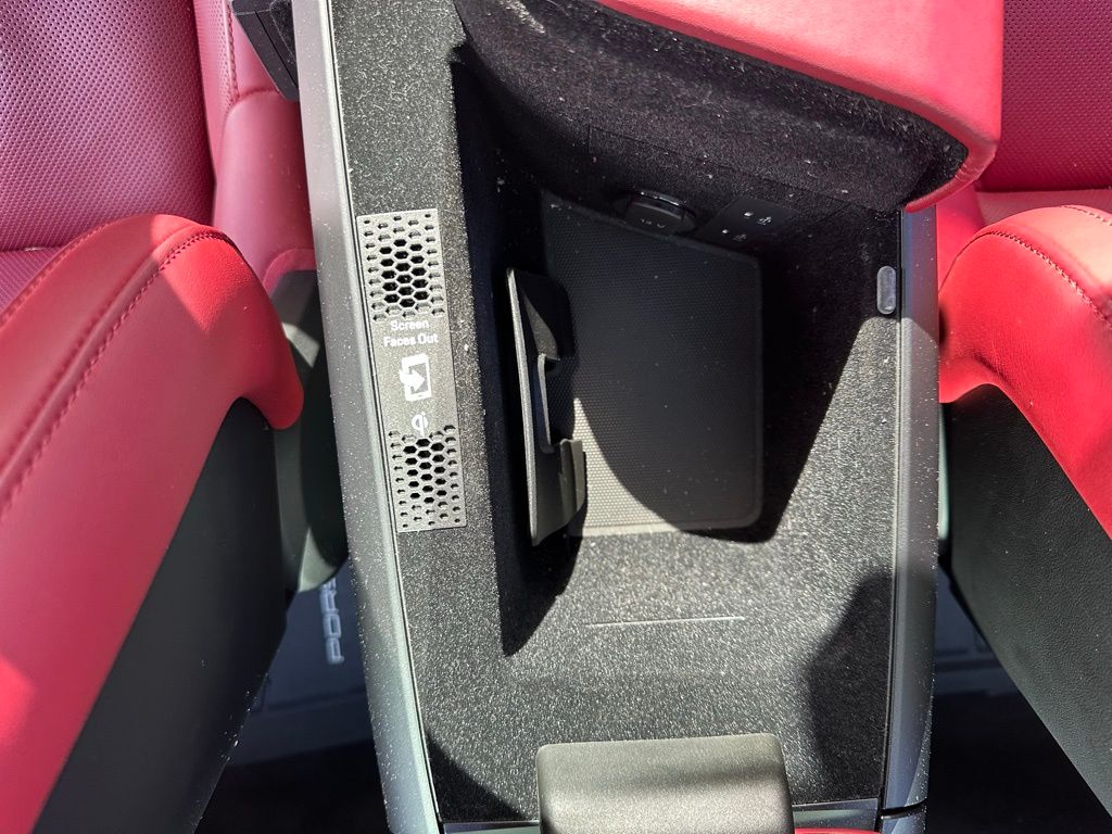 Thumbnail: 2022 Porsche Taycan - 25