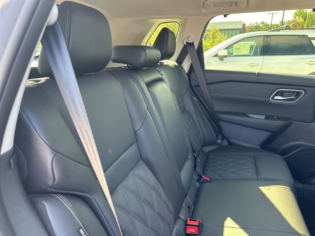 2025 Boulder Gray Pearl/Super Black Nissan Rogue Platinum FWD SUV