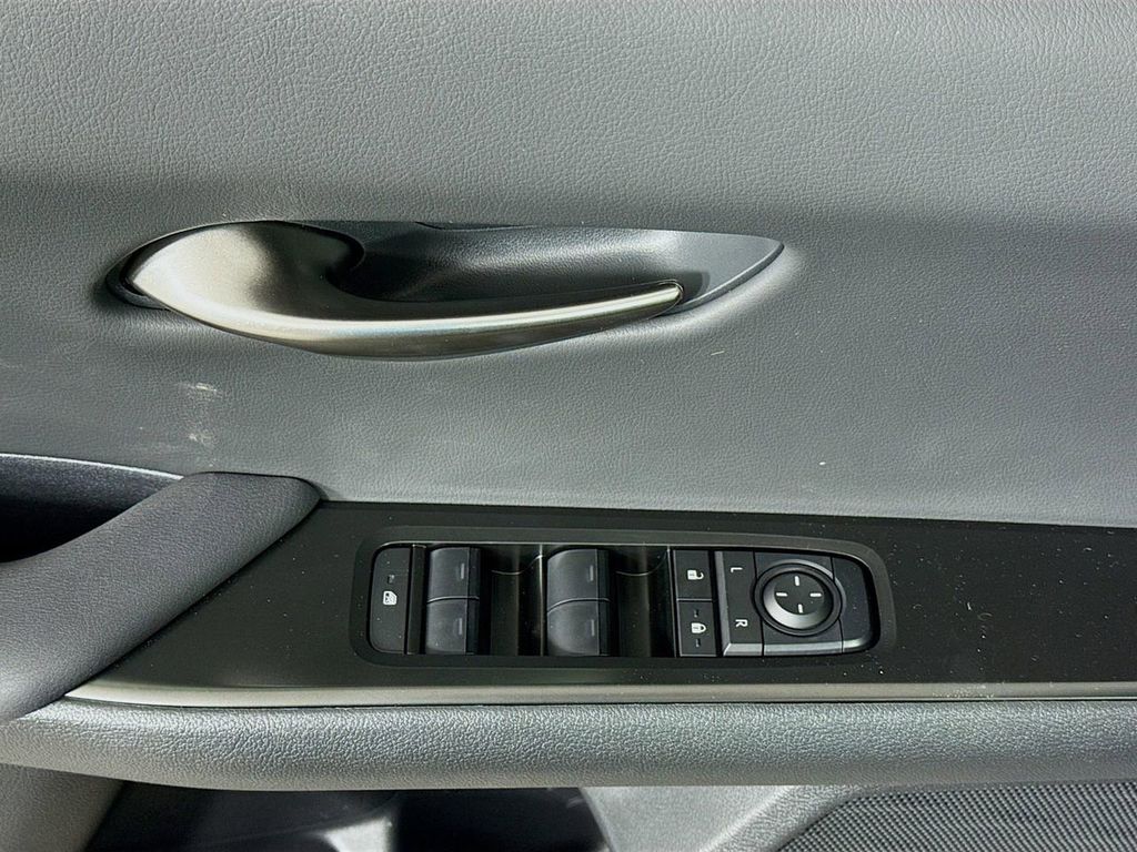 Thumbnail: 2025 Lexus UX - 20