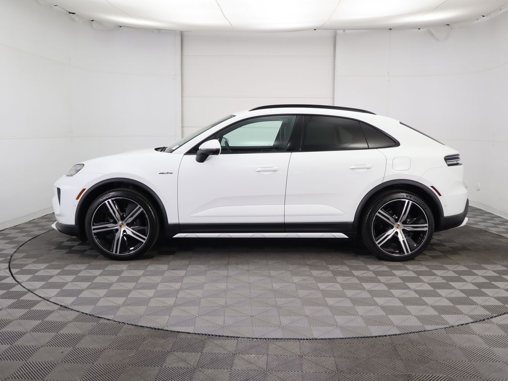Thumbnail: 2025 Porsche Macan - 2