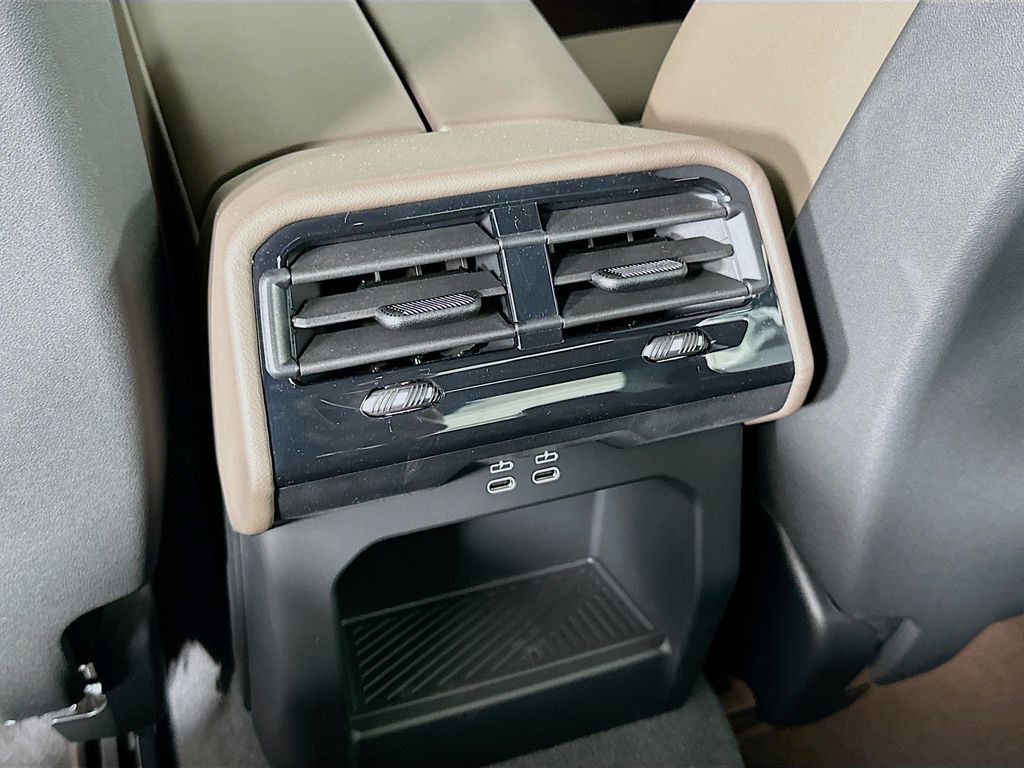 Thumbnail: 2026 BMW 5 Series - 18