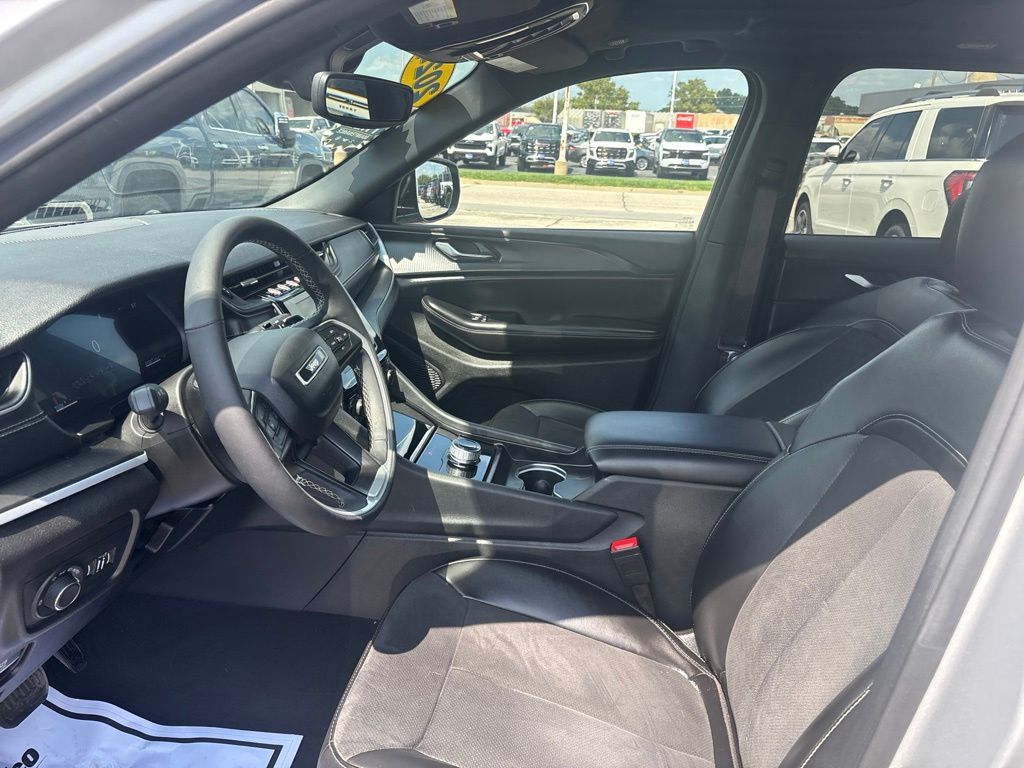Used 2024 Jeep Grand Cherokee SUV