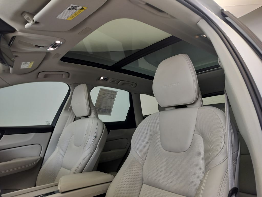 Thumbnail: 2020 Volvo XC60 - 9