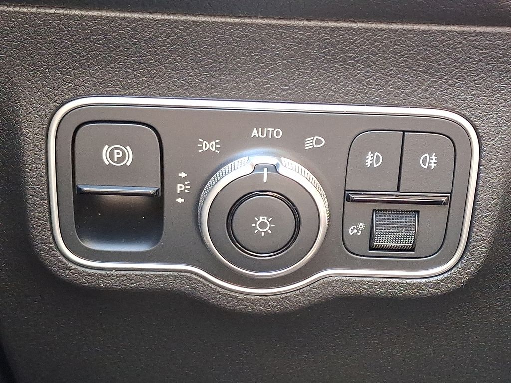 Thumbnail: 2026 Mercedes-Benz GLB - 26