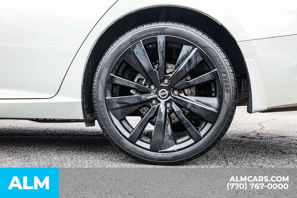 Used 2022 White Nissan 2.5 SR image 16