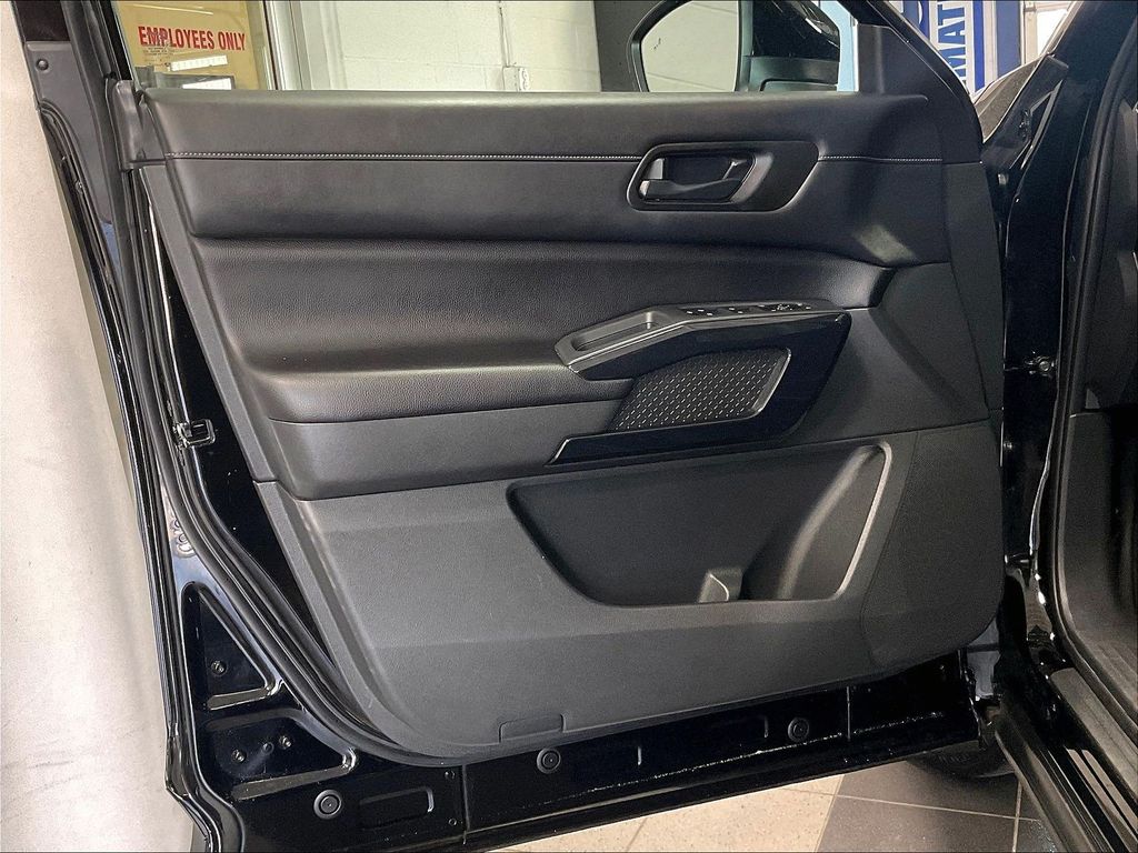 2024 Nissan Pathfinder — photo 9