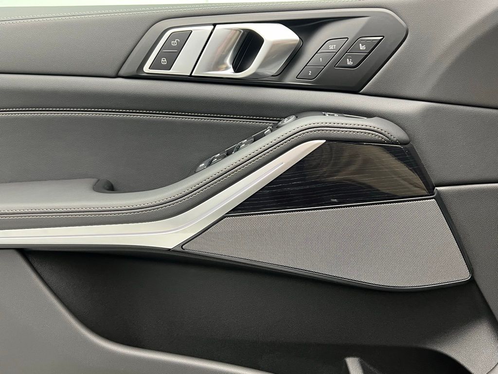 Thumbnail: 2026 BMW X5 - 21