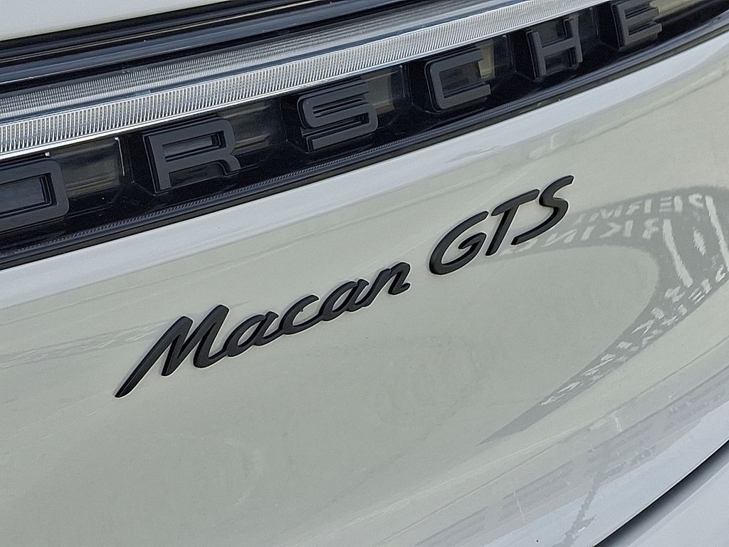 Thumbnail: 2025 Porsche Macan - 31