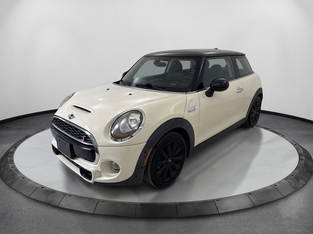 Pepper White 2018 MINI Cooper Hatchback Front-Wheel Drive 6-Speed Automatic