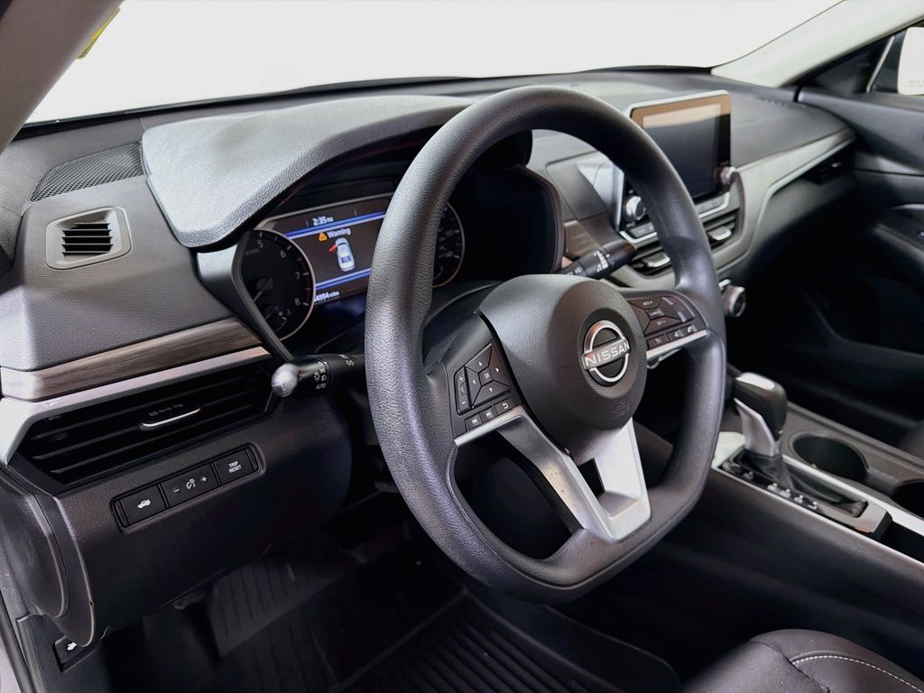 Used 2025 Nissan Altima Sedan