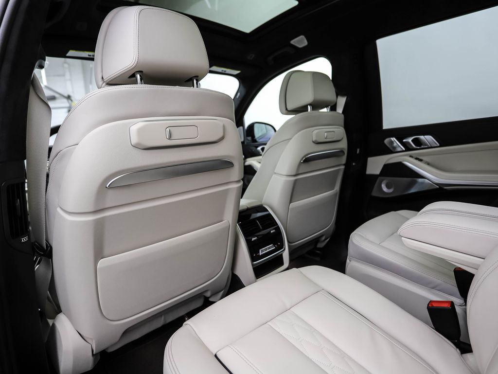 Thumbnail: 2026 BMW X7 - 27