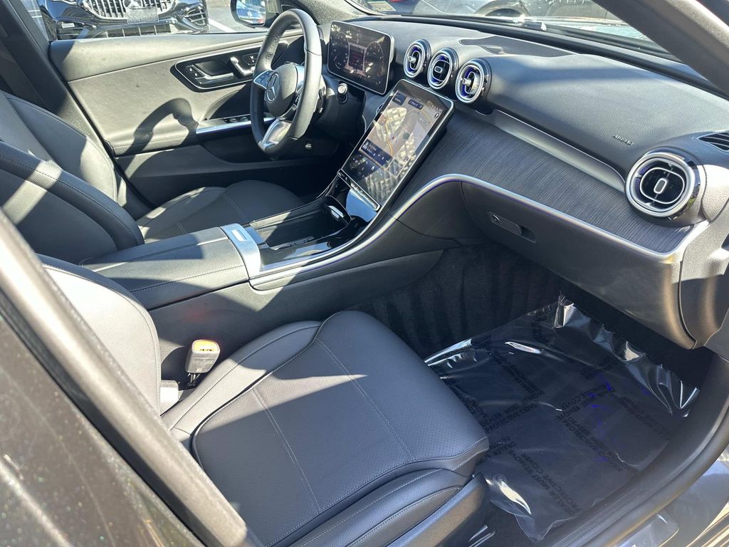 Thumbnail: 2025 Mercedes-Benz C-Class - 21