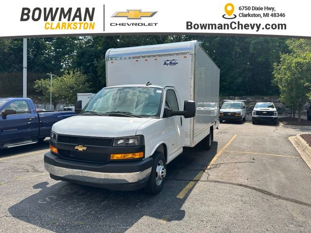 Summit White 2025 Chevrolet Express Chassis Van Rear-Wheel Drive 8-Speed Automatic