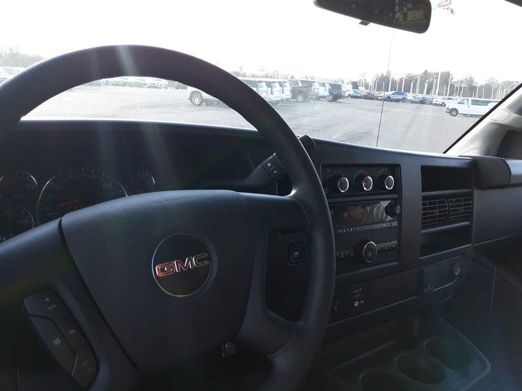 2022 GMC Savana 2500 Work Van 31