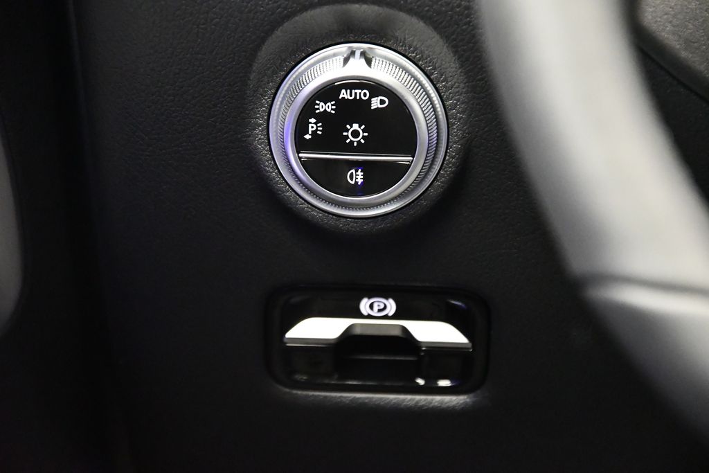 Thumbnail: 2025 Mercedes-Benz C-Class - 21