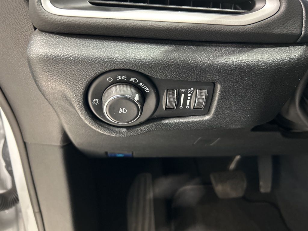 used 2025 Chrysler Pacifica car, priced at $31,741