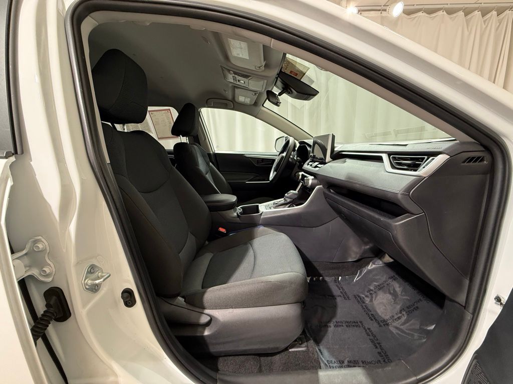 Thumbnail: 2025 Toyota RAV4 - 22