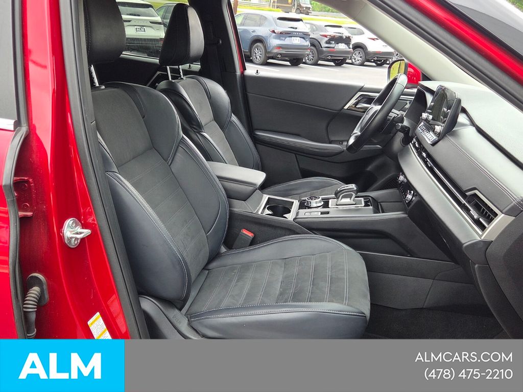Used 2024 Red Mitsubishi SE image 17
