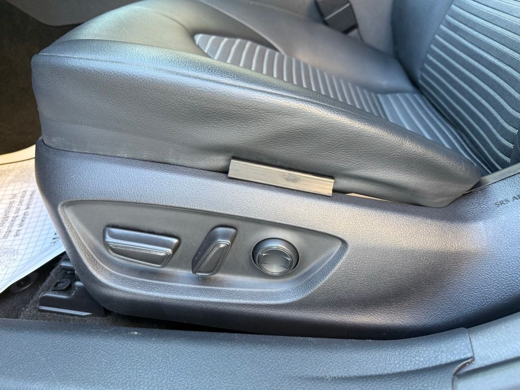 Thumbnail: 2020 Toyota Camry - 14