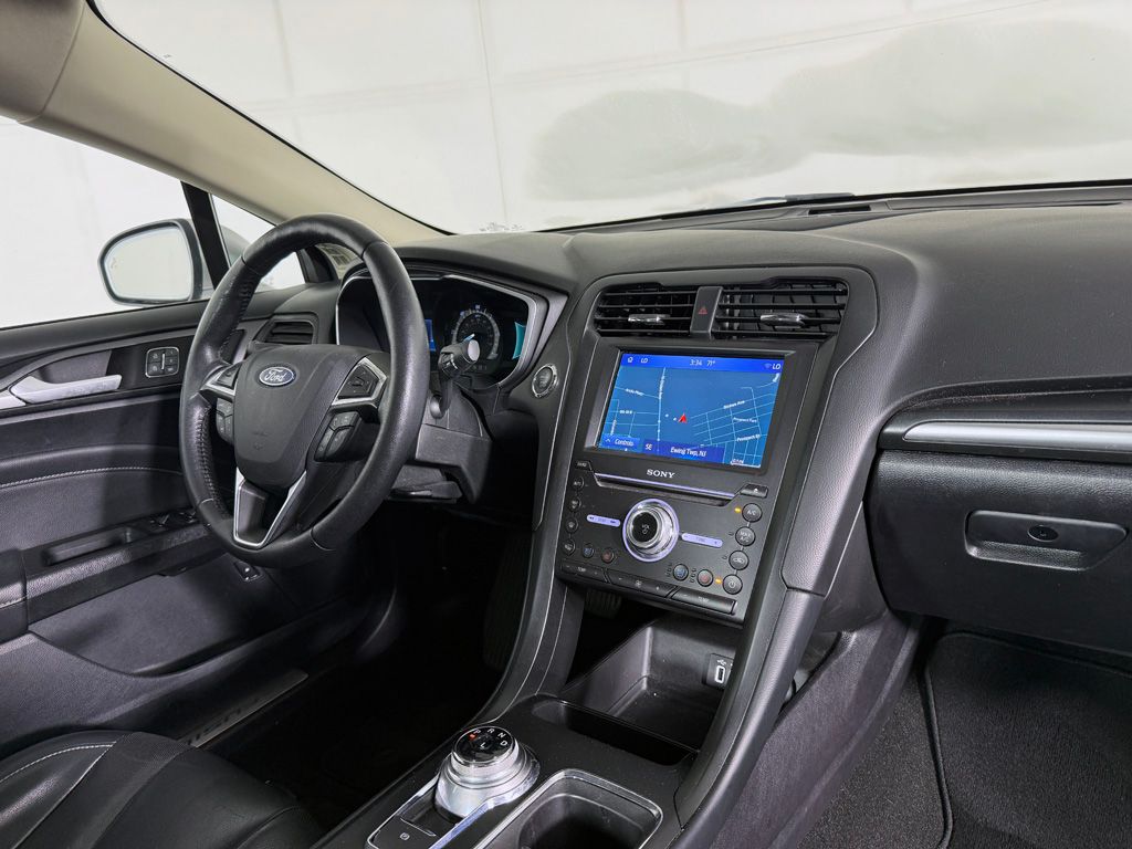 Used 2019 Silver Ford Titanium image 27