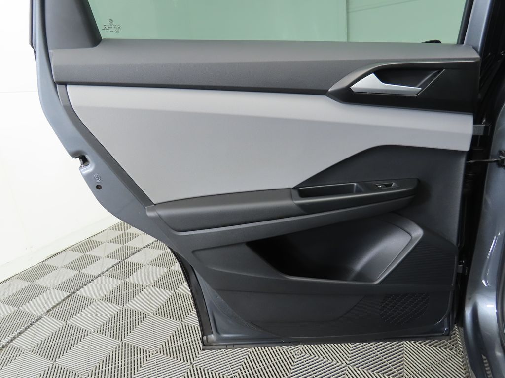 2022 Volkswagen Taos S 27