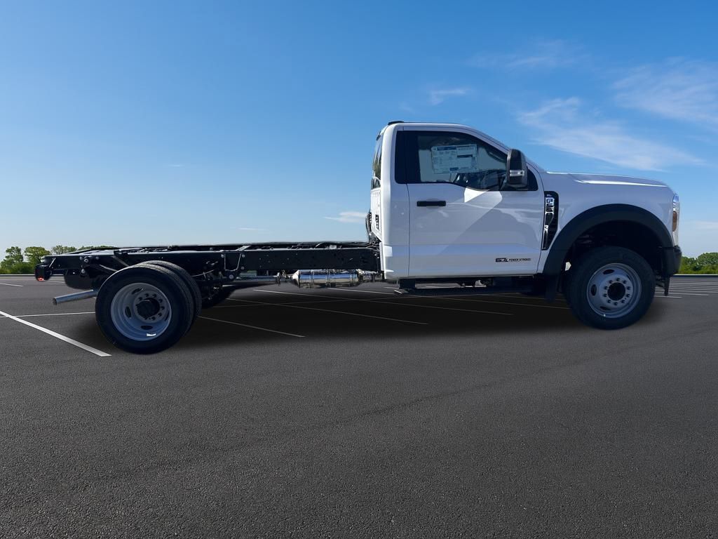 New 2025 Ford Super Duty F-550 Chassis Regular Cab (DRW) 169" Wheelbase XL