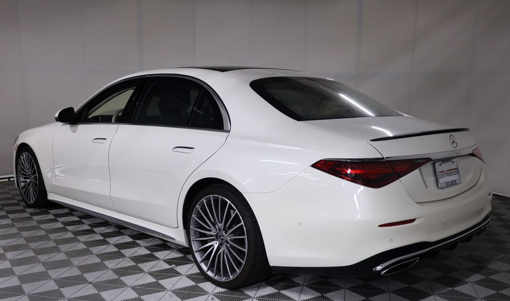 Used 2022 White Mercedes-Benz S 580 image 4