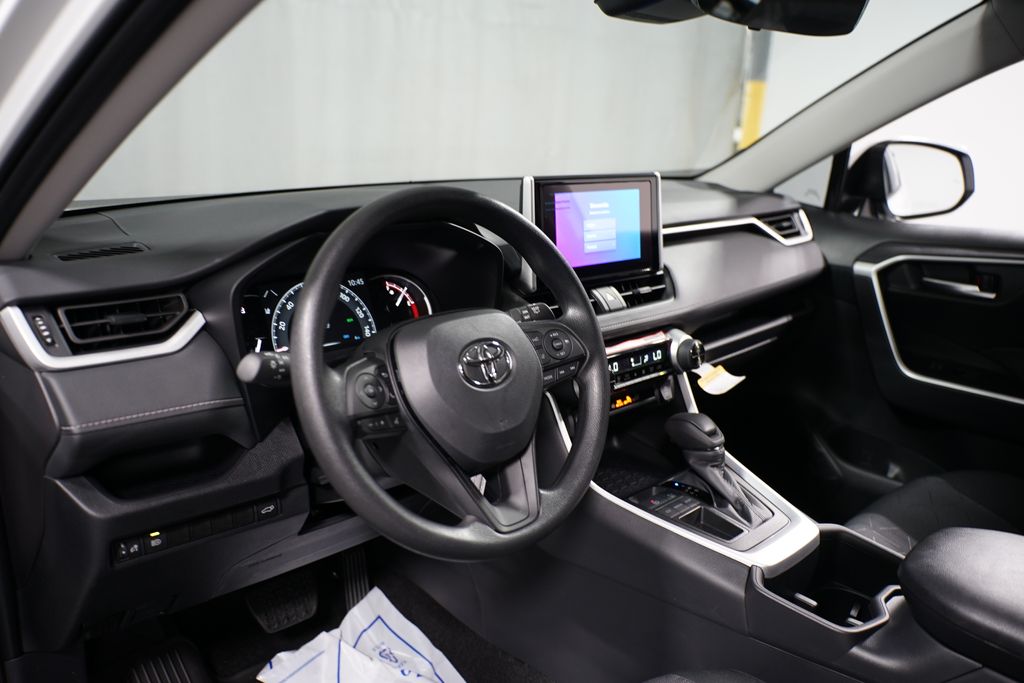 2025 Toyota RAV4 XLE 11